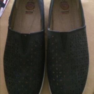 Earthborn slip on loafers. Only worn twice .